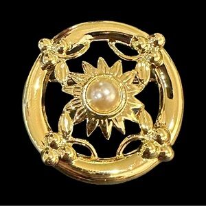 Vintage Danecraft Brooch Elegant Gold Tone Floral Center